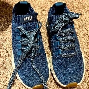 Running shoe feels light and and good for long distance running.